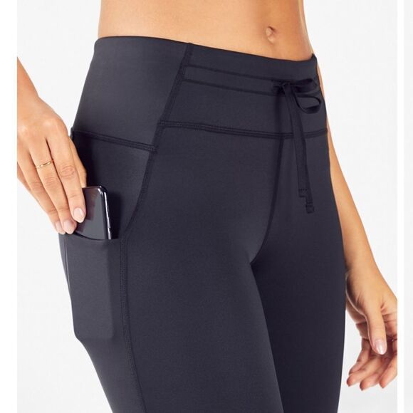 Fabletics Ultracool Black Shine Panel 7/8 Athletic Leggings - Picture 3 of 12